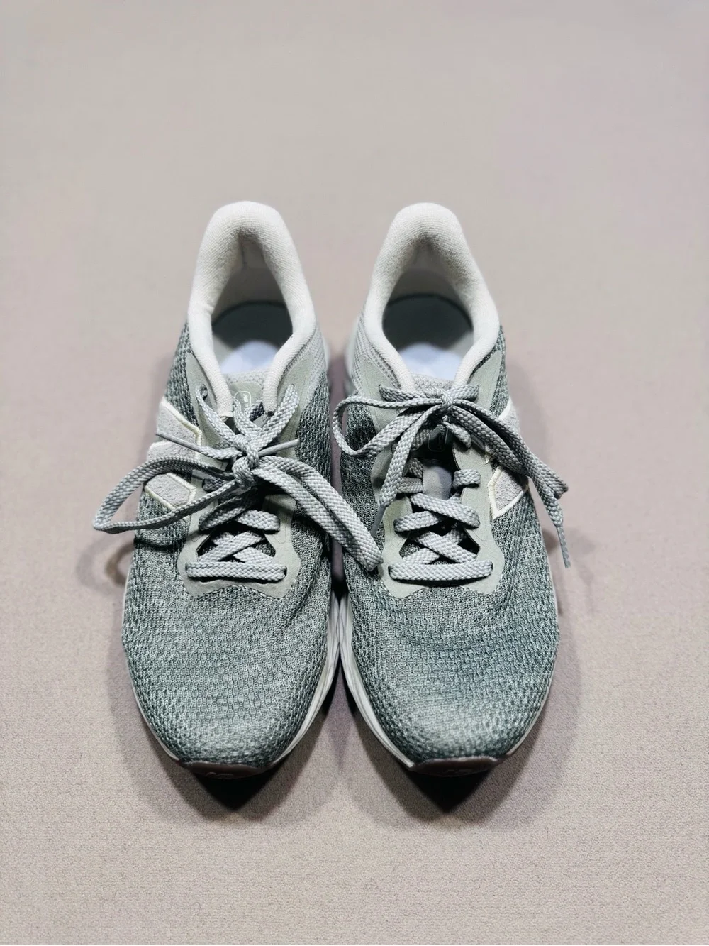 New Balance Fresh Foam Arishi V4 Sneakers Olive Green Women’s 8.5/ Men’s 7